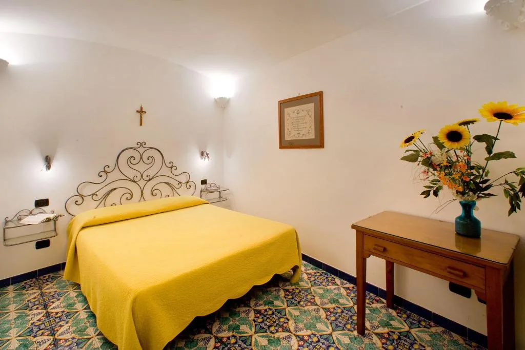 DOUBLE PARTIAL SEA VIEW Room, La Caravella Positano, Naples