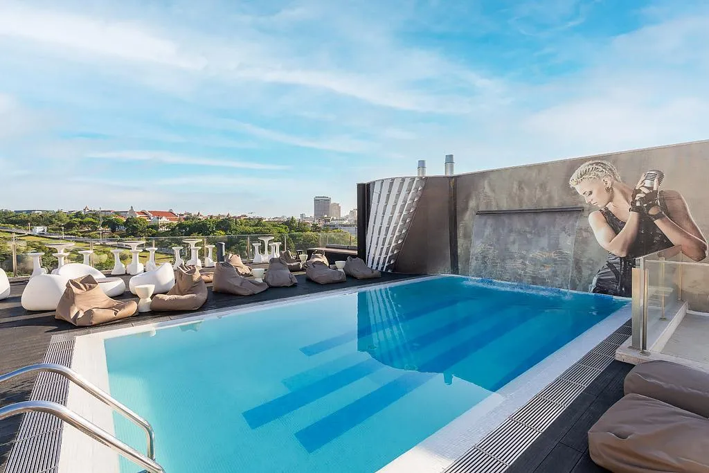Pool, HF Fenix Music, Lisbon