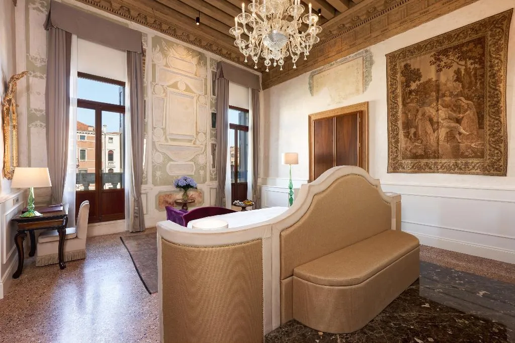 JUNIOR SUITE CANAL VIEW Room, Palazzo Giovanelli e Gran Canal, Venice