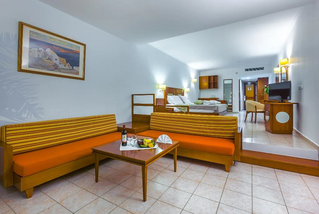 JUNIOR SUITE STANDARD Room, Kipriotis Maris Suites, Kos