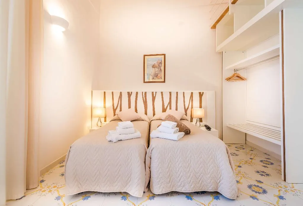 FAMILY ROOM STANDARD Room, Hotel Le Axidie BW Signature Collection, Naples