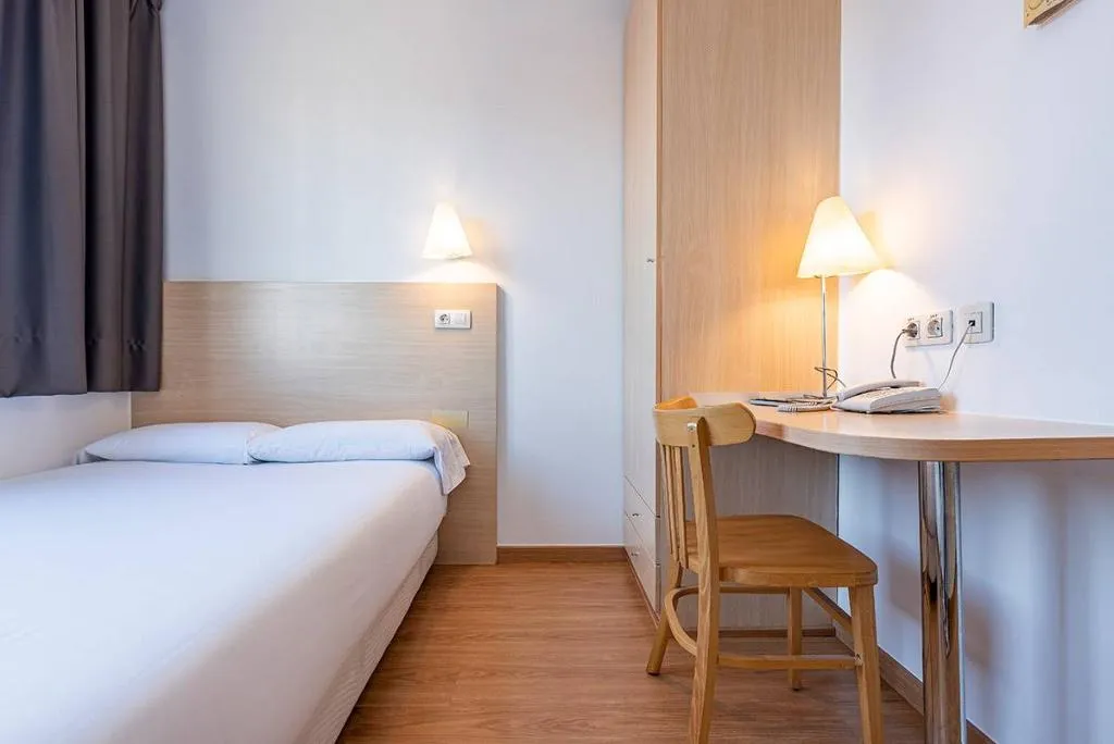 DOUBLE SINGLE USE WITH DOUBLE BED Room, Basic Hotel, Barcelona