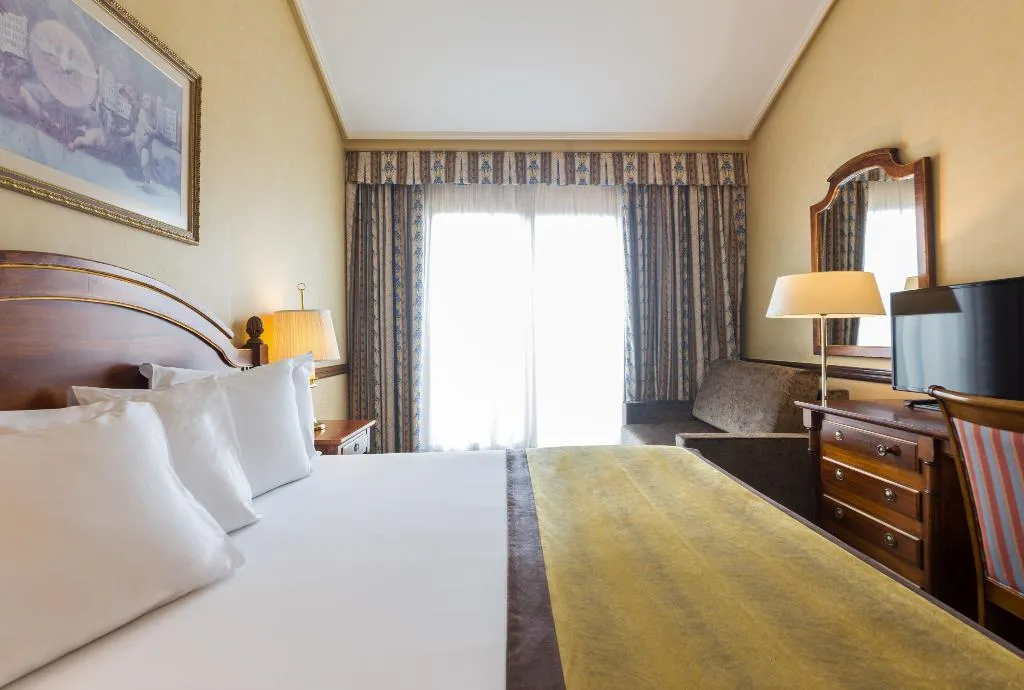 TRIPLE STANDARD Room, Dorma Reina Isabel, Madrid