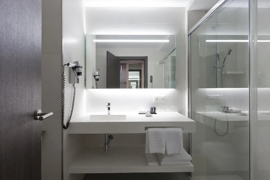 DOUBLE SINGLE USE DELUXE Room, Liabeny, Madrid