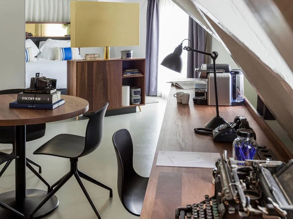 SUITE DELUXE KING BED Room, Ink Hotel Amsterdam - MGallery Collection, Amsterdam