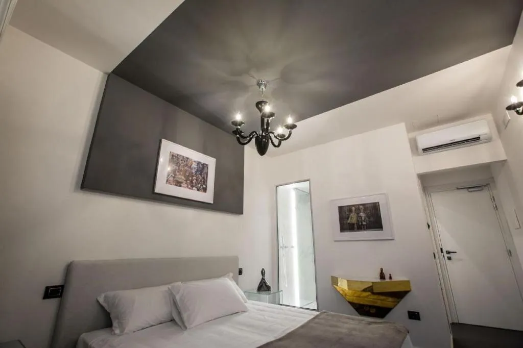 Room, The Boutique Napoli Suite, Naples