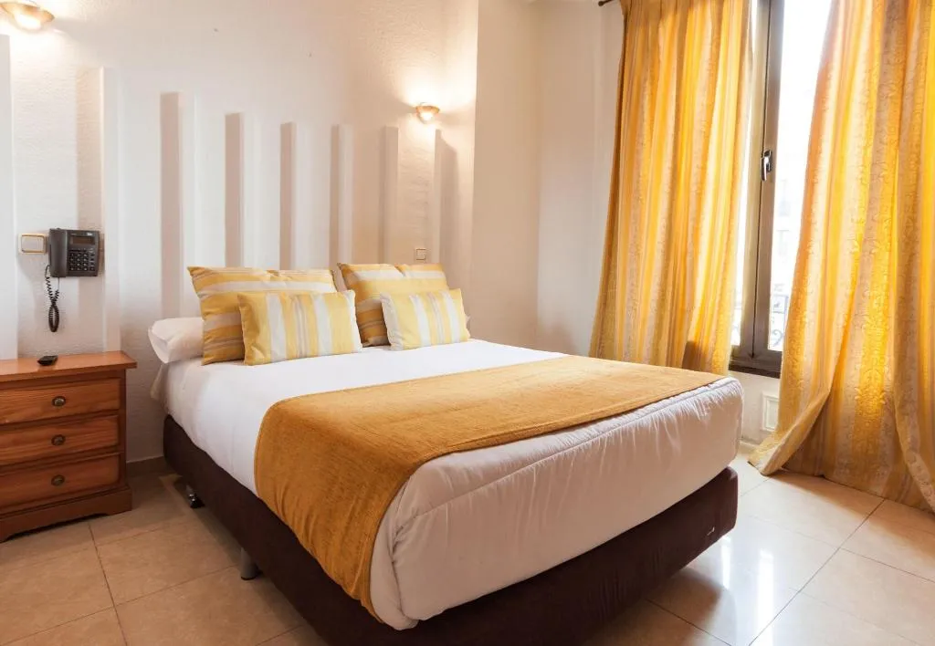 Room, Josefina Hostal, Madrid