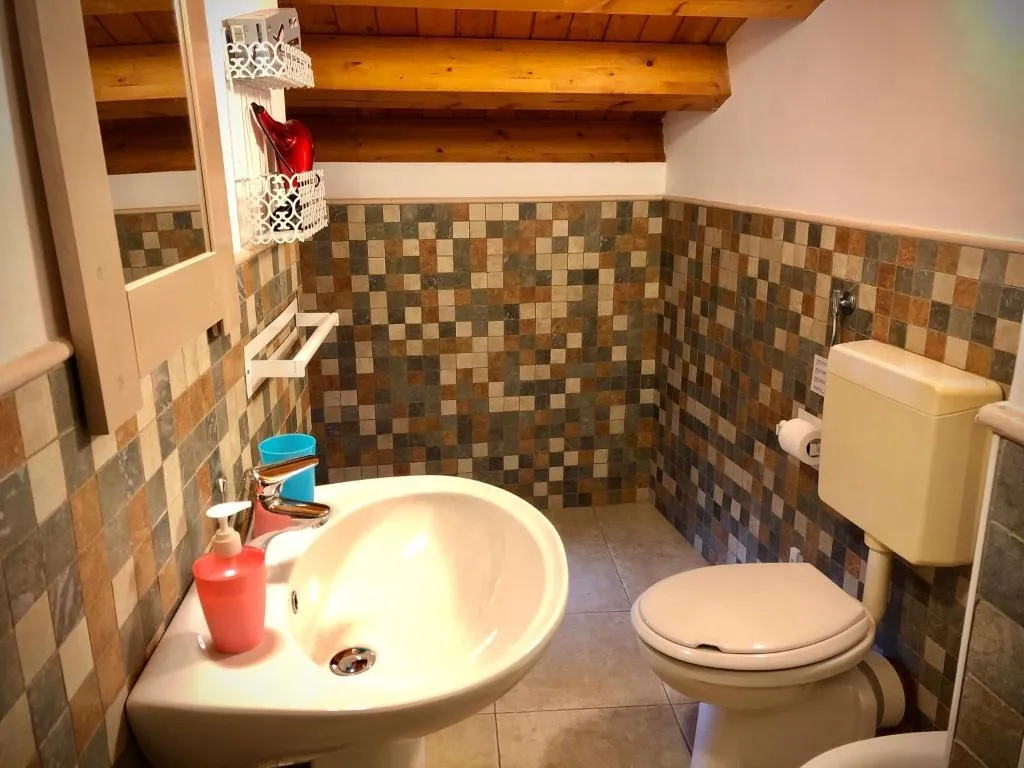 APARTMENT CAPACITY 6 Room, La Luna Nel Pozzo, Catania