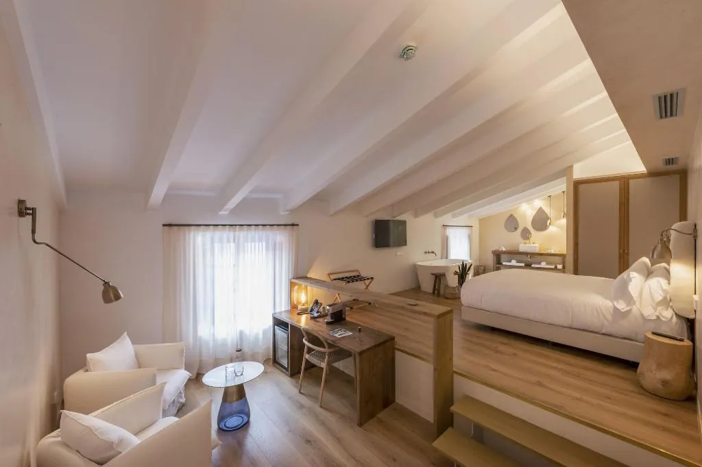 Room, Palau Macelli, Costa Brava