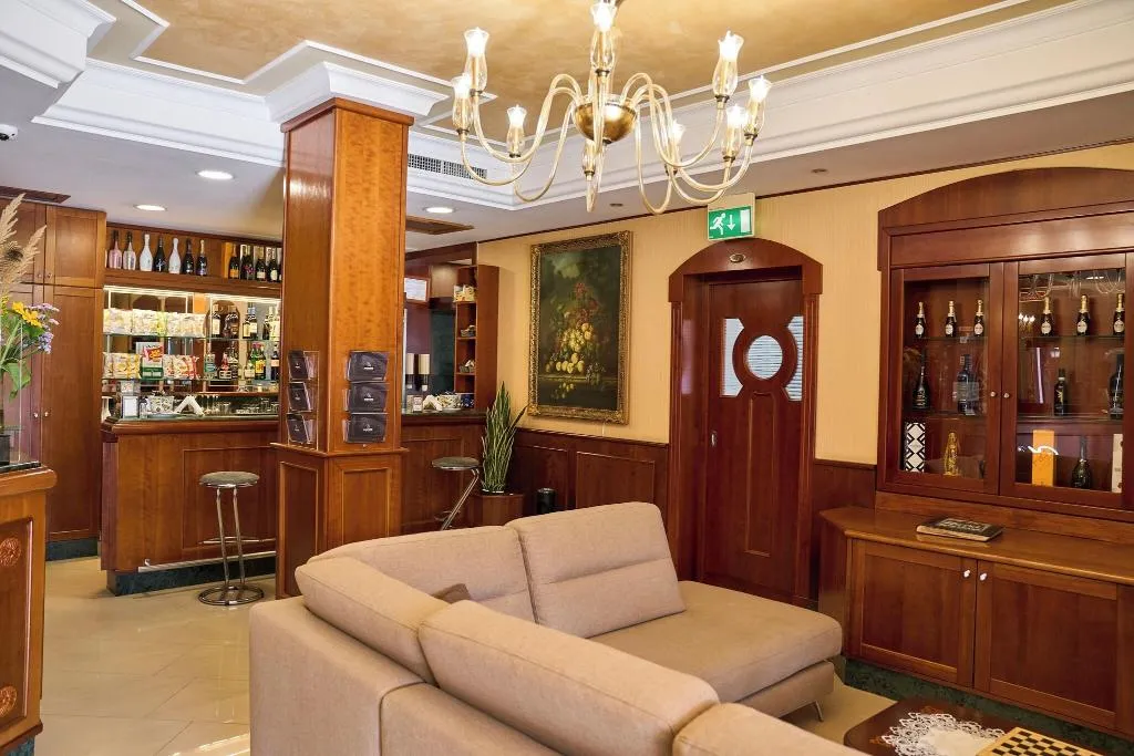 Lobby, Hotel Miramare, Naples