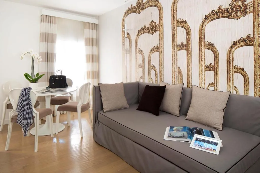 General view, Via Del Corso Home, Rome