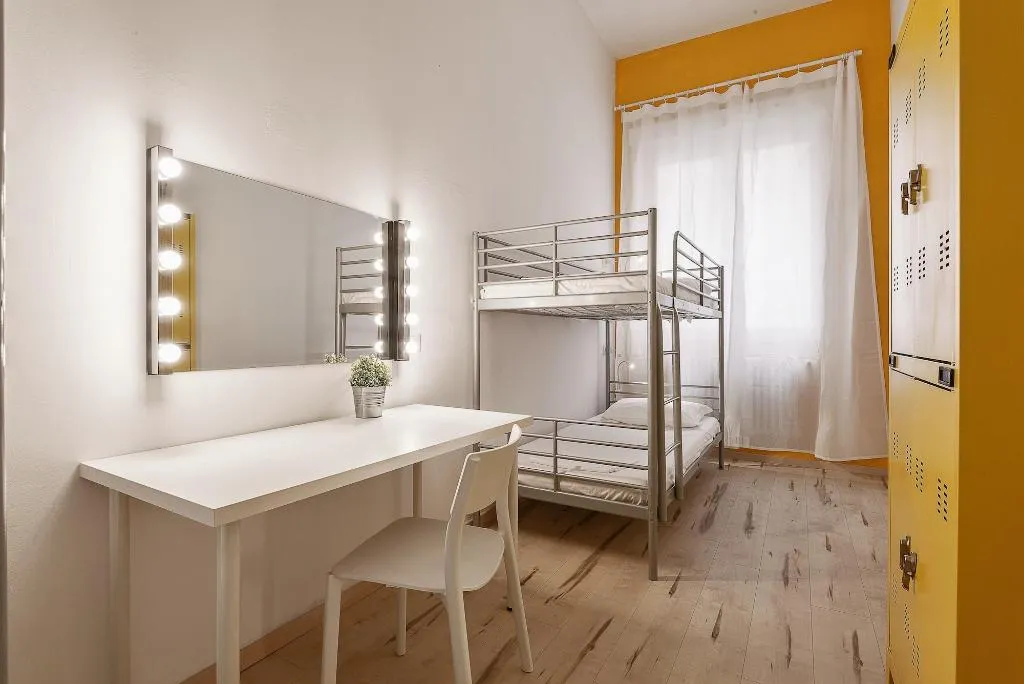 Room, Queen Hostel, Milan