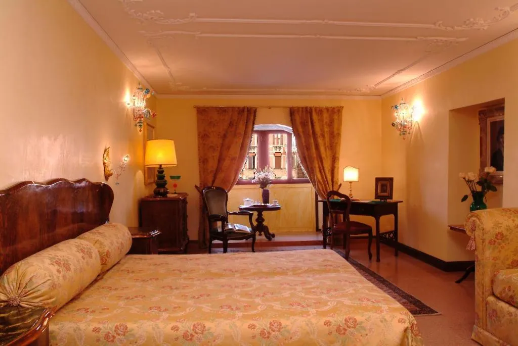 DOUBLE DELUXE CANAL VIEW Room, San Cassiano Residenza d'Epoca, Venice
