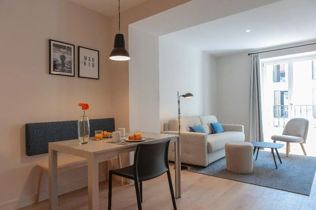 APARTMENT CAPACITY 4 TWO BEDROOMS Room, MH Apartments Central Madrid, Madrid