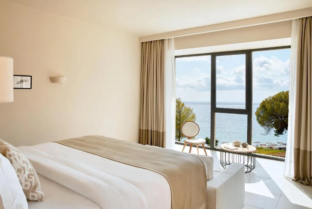 JUNIOR SUITE WITH PRIVATE POOL Room, Elivi Skiathos, Skiathos