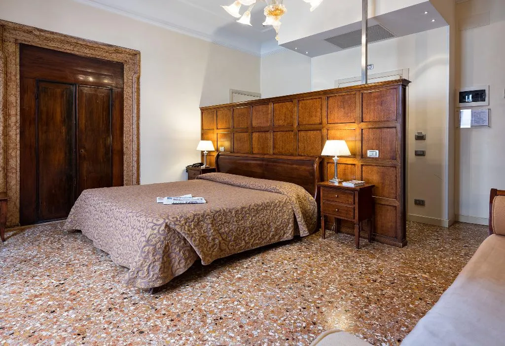 DOUBLE CANAL VIEW Room, dell'Opera, Venice
