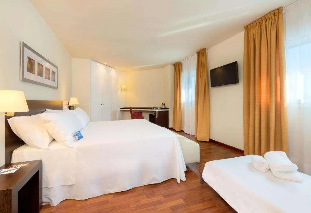 Room, Port Valencia Feria, Valencia