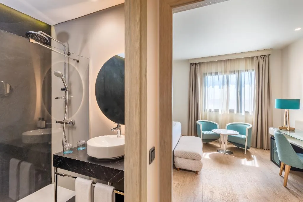 DOUBLE SUPERIOR Room, Occidental Sevilla Viapol, Seville