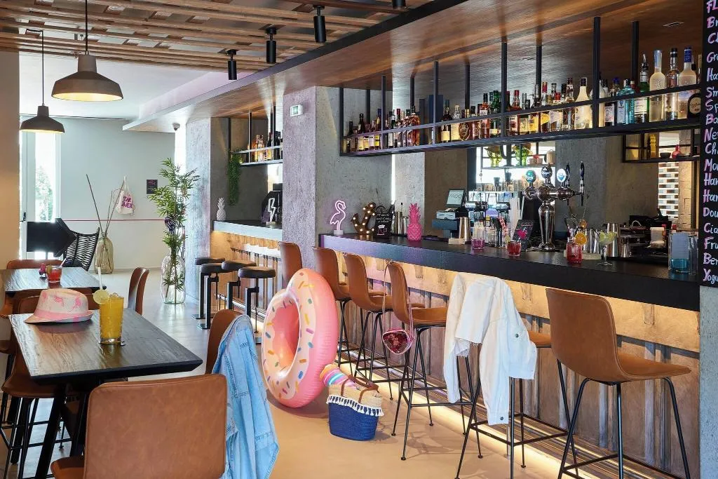 Lobby, Moxy Patra Marina, Athens