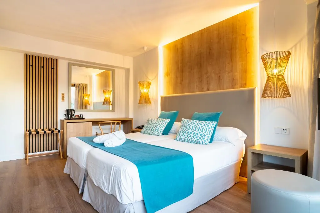 Double or Twin STANDARD Room, Bahia de Alcudia Hotel & Spa, Majorca