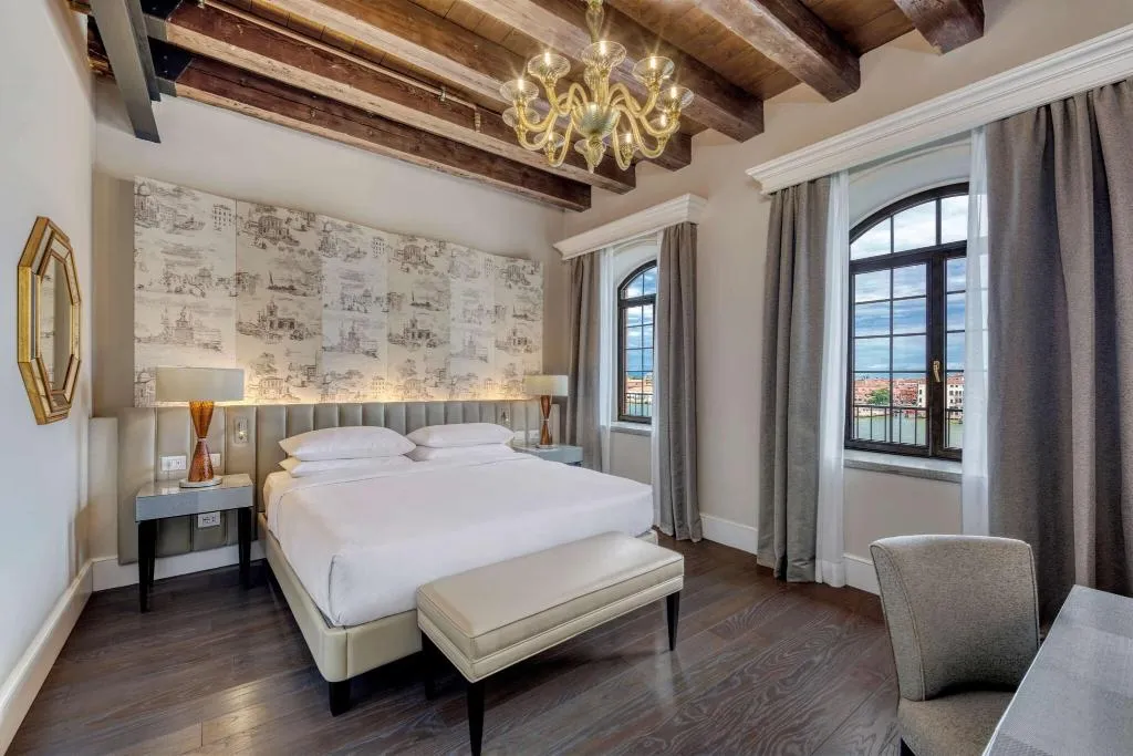 Room, Hilton Molino Stucky Venice, Venice