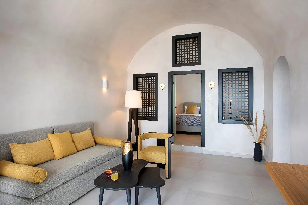 SUITE DELUXE WITH PRIVATE POOL Room, Andromeda Villas, Santorini