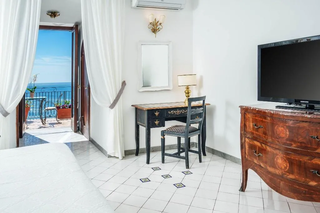 DOUBLE SUPERIOR SEA VIEW Room, Miramare, Naples