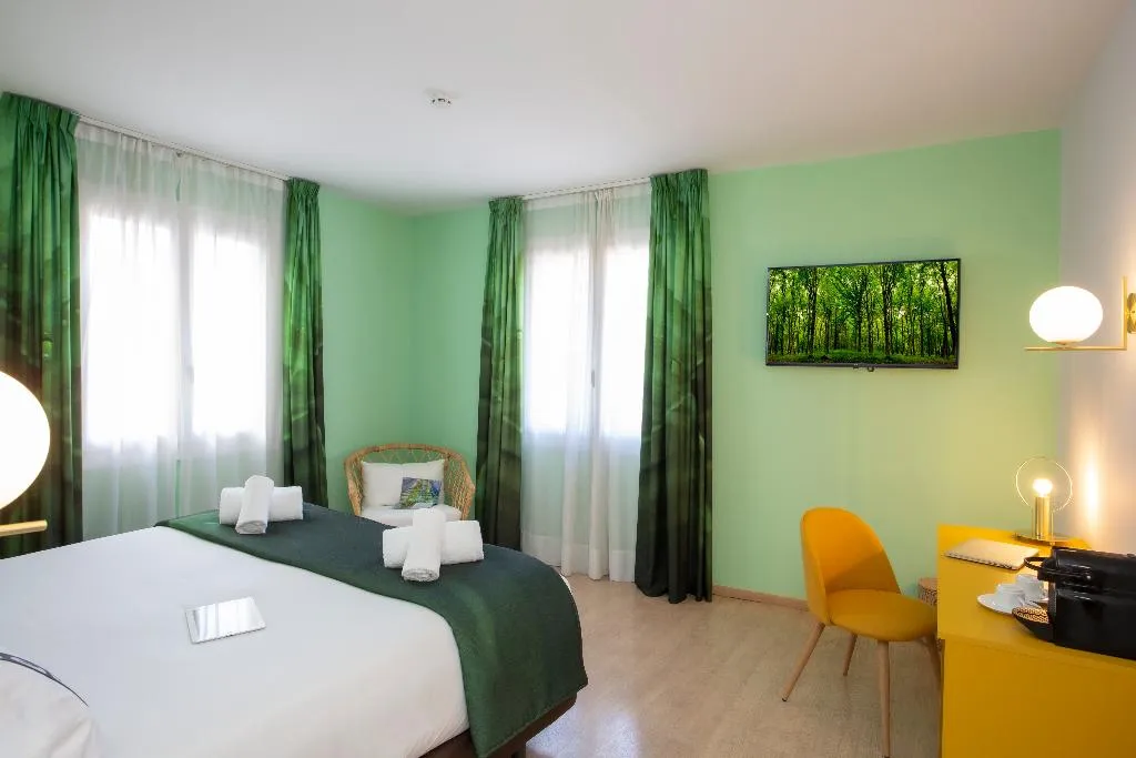 DOUBLE STANDARD Room, Casual Colours Barcelona, Barcelona