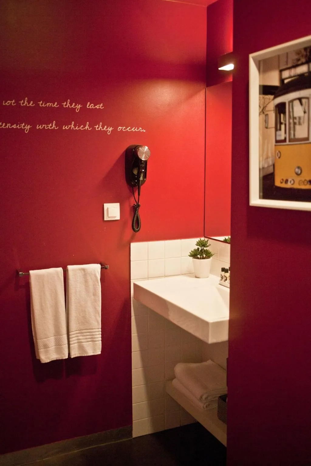 TWIN TWO BEDS Room, The Art Inn Lisbon, Lisbon