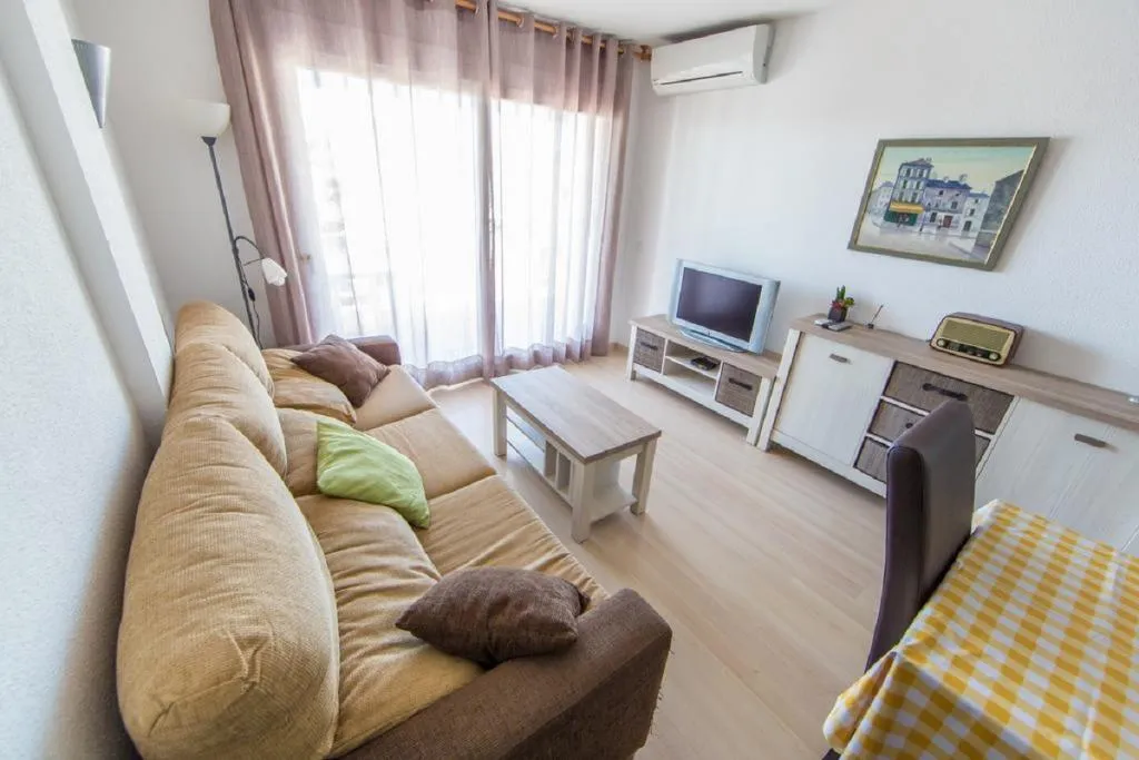 APARTMENT CAPACITY 6 TWO BEDROOMS Room, Port Canigo, Costa Brava