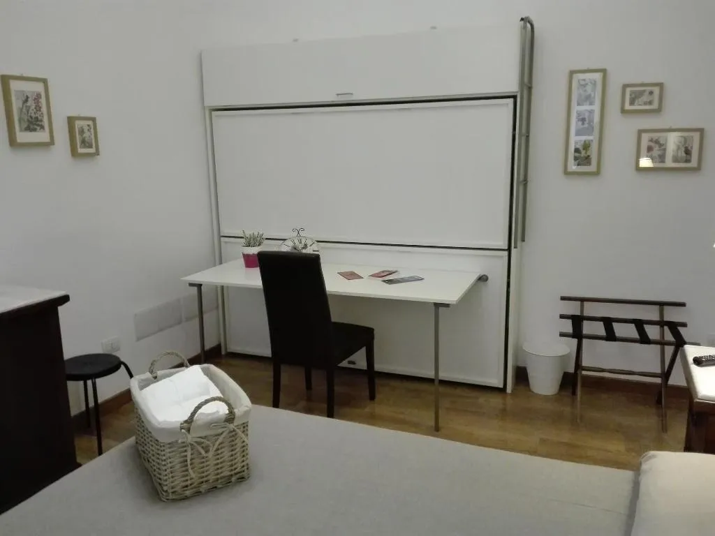 Room, Napolipietrasanta, Naples