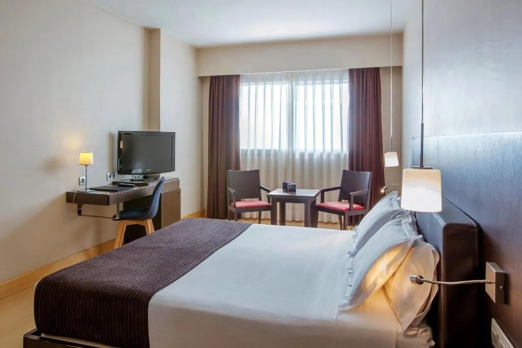 DOUBLE QUEEN SIZE BED Room, HM Jaime III, Majorca