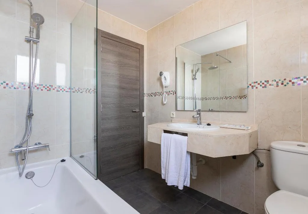 QUADRUPLE STANDARD Room, Hotel Palia Maria Eugenia, Majorca