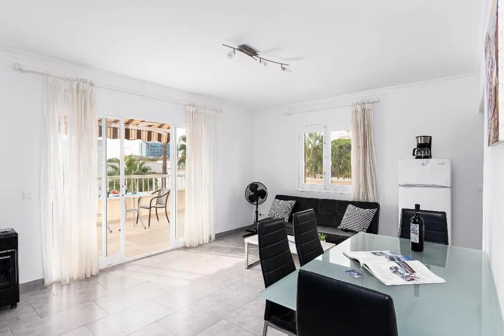 APARTMENT SUPERIOR WITH TERRACE Room, Acapulco Apartments, Majorca
