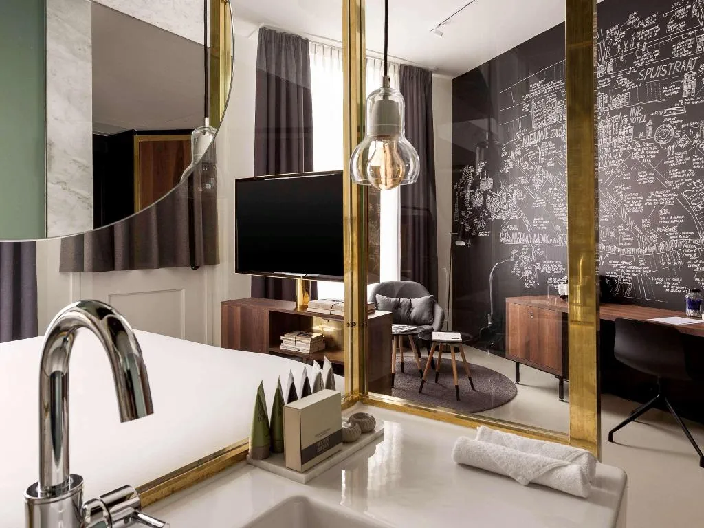 JUNIOR SUITE KING SIZE BED Room, Ink Hotel Amsterdam - MGallery Collection, Amsterdam