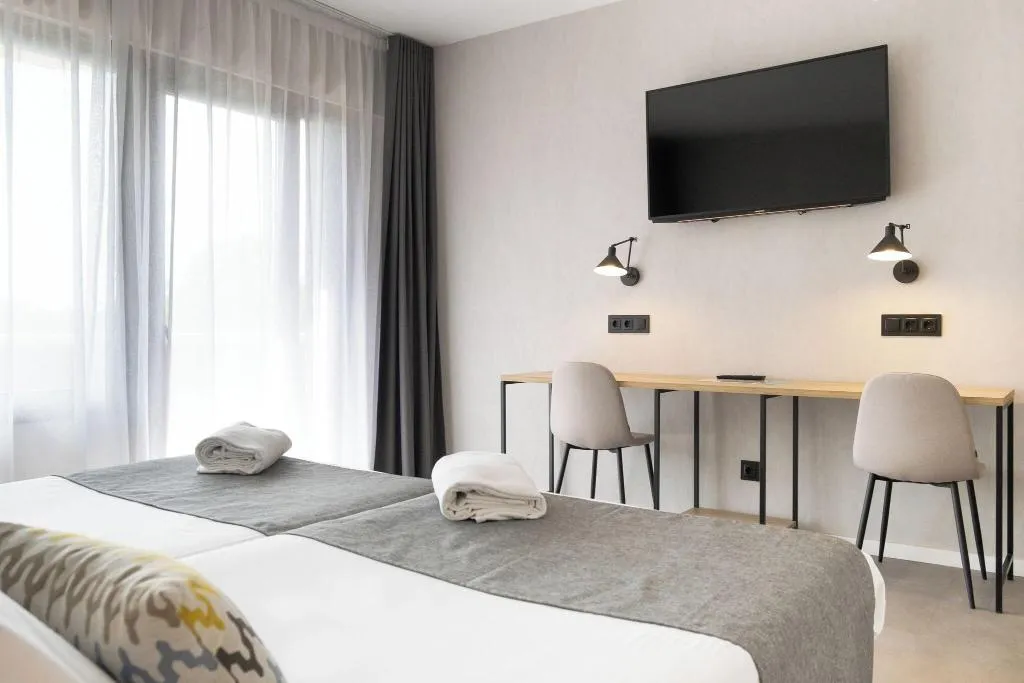 DOUBLE SINGLE USE SUPERIOR WITH DOUBLE BED Room, Checkin Montserrat, Barcelona
