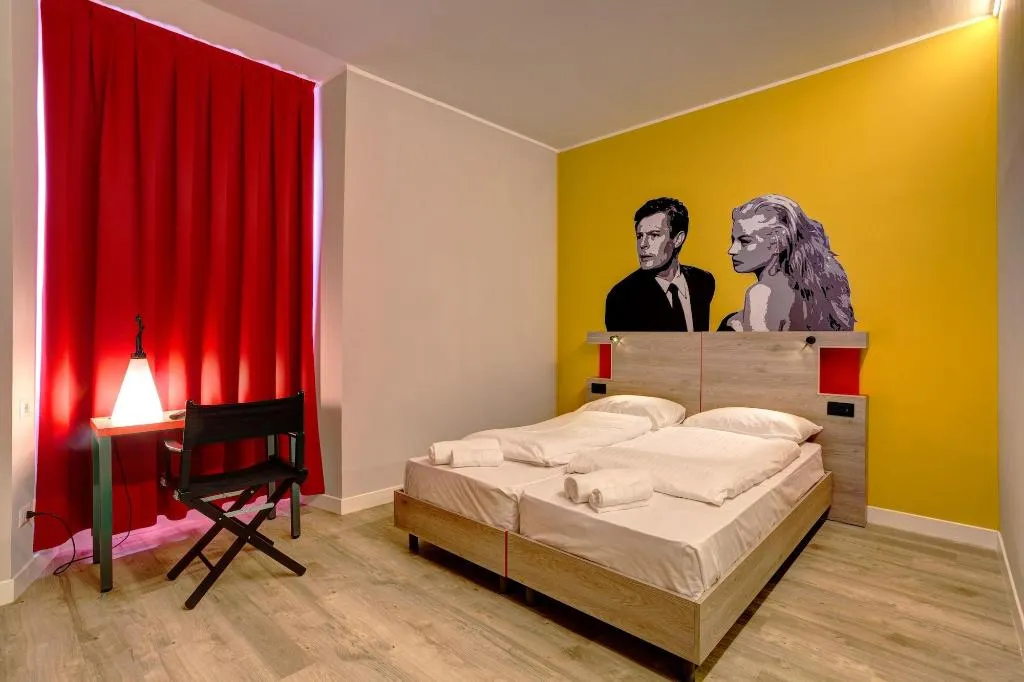 Room, Meininger Roma Termini, Naples