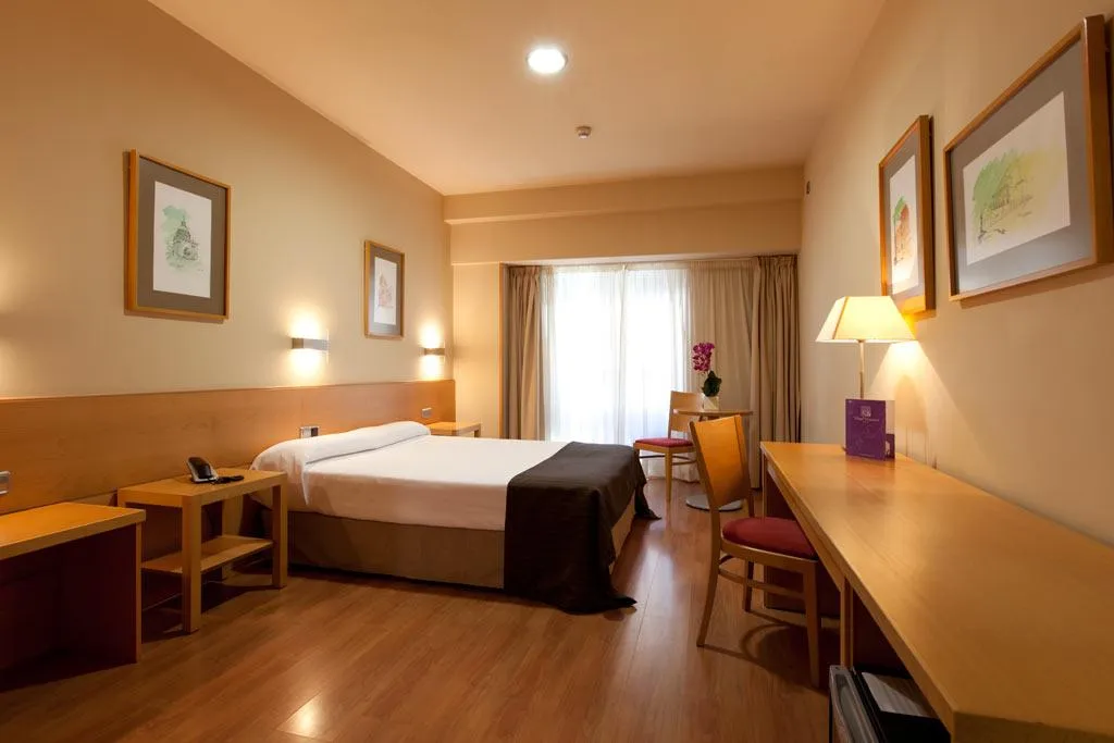 DOUBLE STANDARD Room, Victoria 4 Puerta del Sol, Madrid