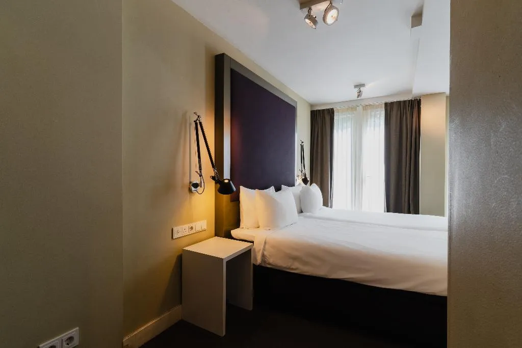 QUADRUPLE STANDARD Room, Hotel Roemer, Amsterdam