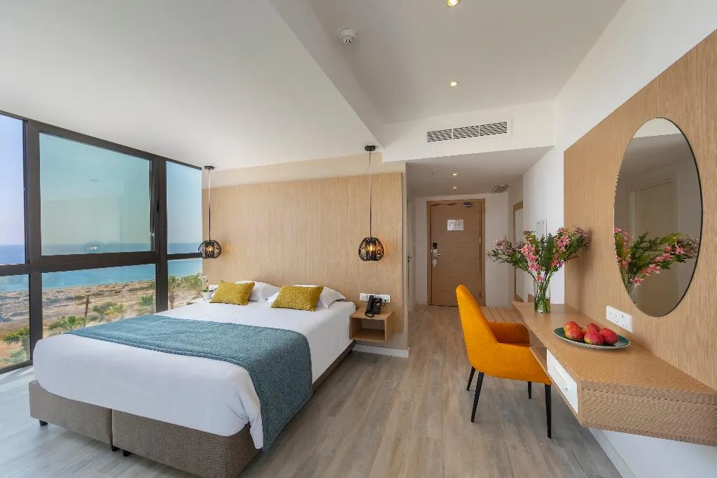 JUNIOR SUITE WITH JACUZZI Room, Leonardo Crystal Cove Hotel and Spa by the Sea, Cyprus