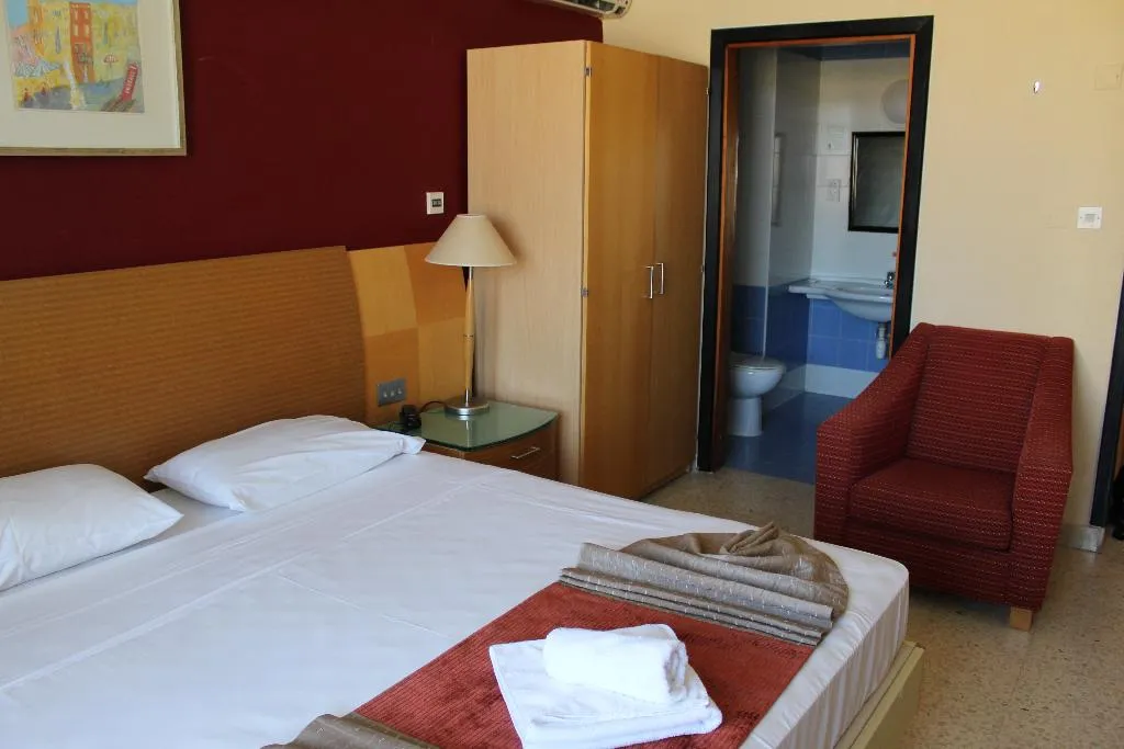 DOUBLE STANDARD Room, The St George Park Hotel, Malta