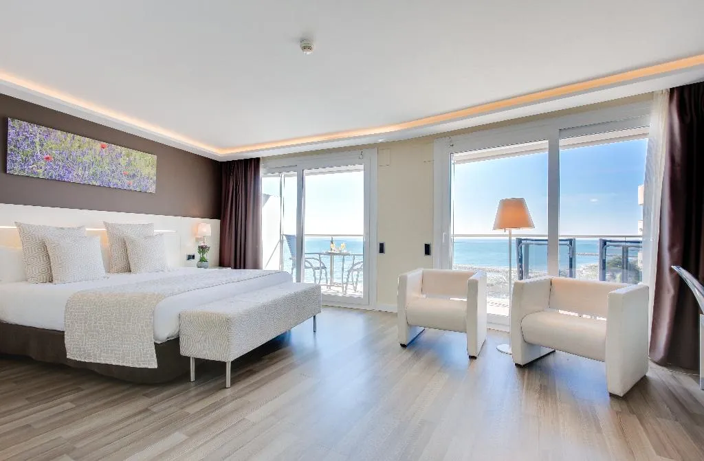 JUNIOR SUITE STANDARD Room, Calipolis, Costa Brava