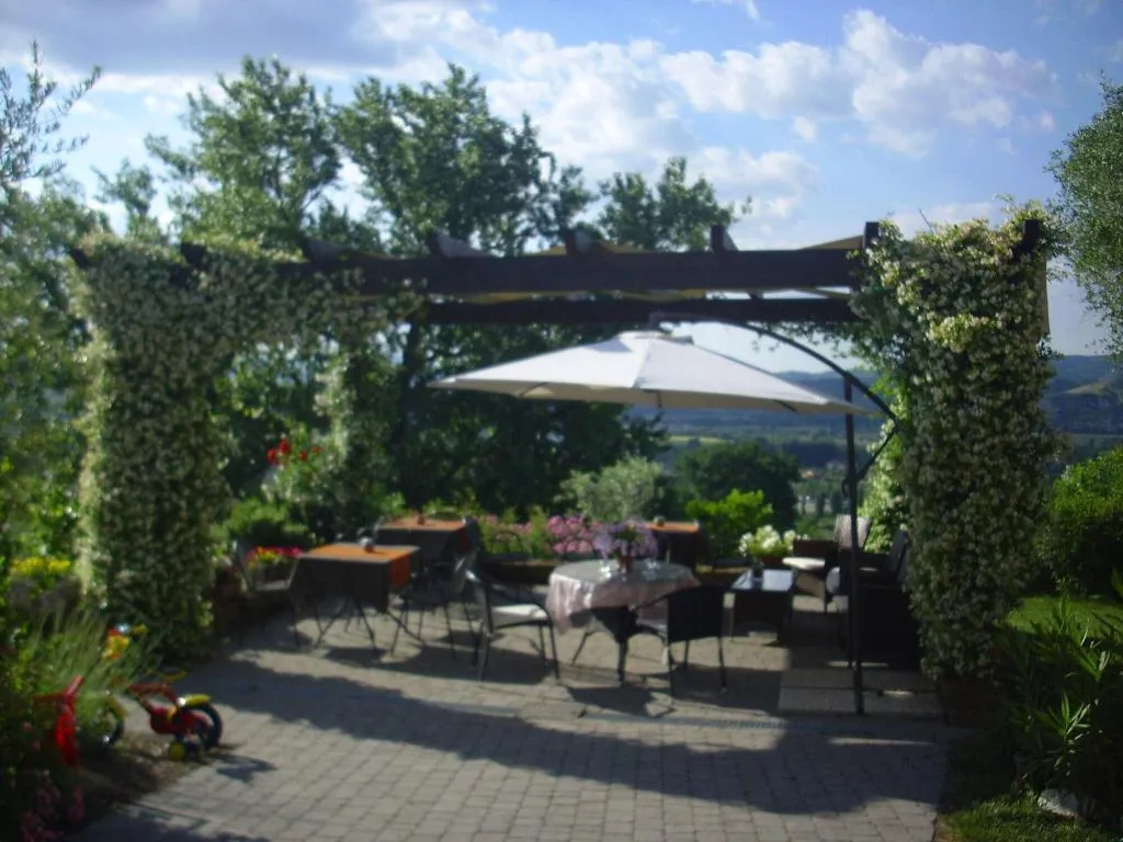 Terrace, B&B Chiara e Benedetta (La villa degli Ulivi), Perugia