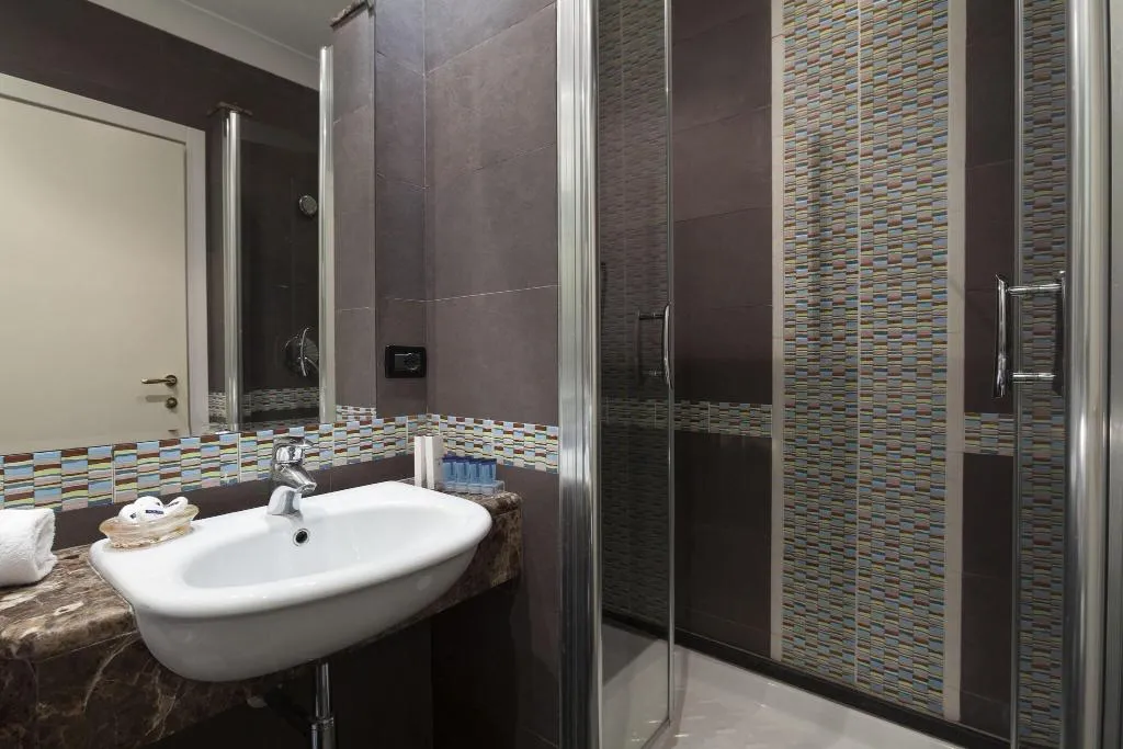 DOUBLE SUPERIOR Room, Hotel Kennedy, Rome