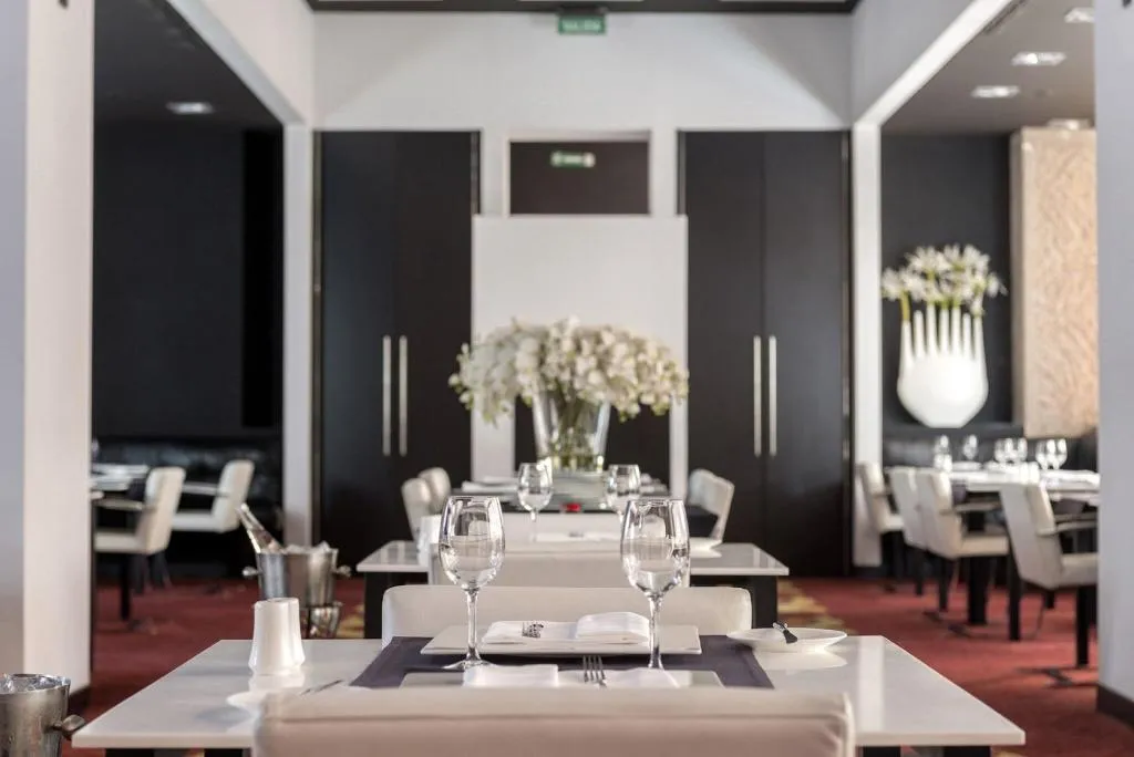 Restaurant, Hilton Madrid Airport, Madrid