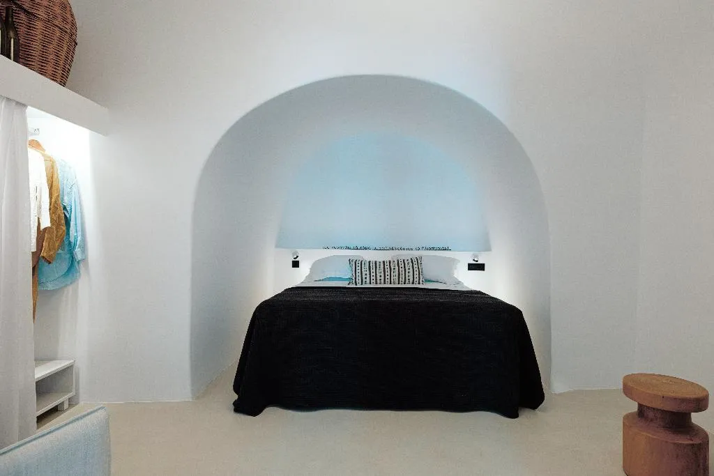 SUITE WITH JACUZZI Room, IKIES Santorini, Santorini