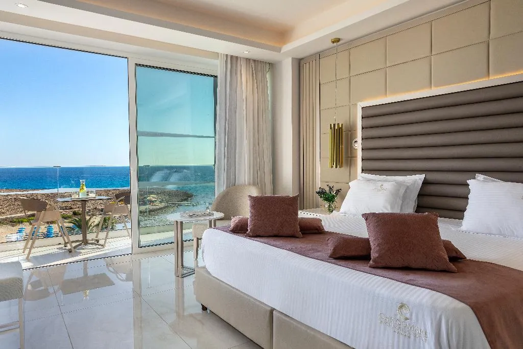 TWIN SEA FRONT Room, Chrysomare Beach Hotel & Resort, Cyprus