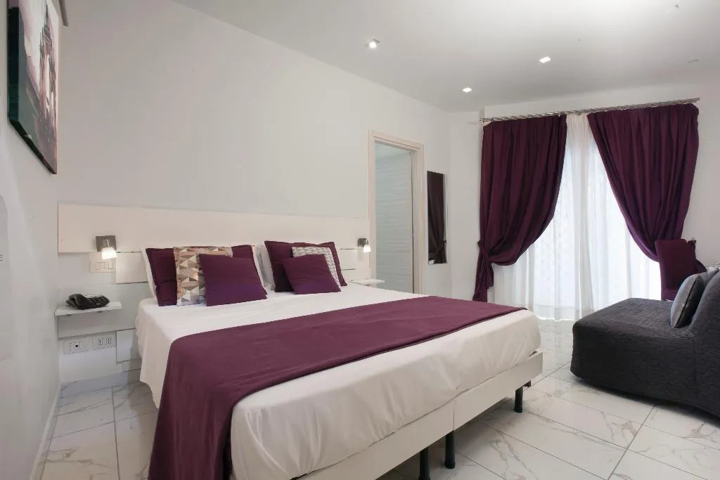 DOUBLE DELUXE Room, Suite Dei Catalani, Naples