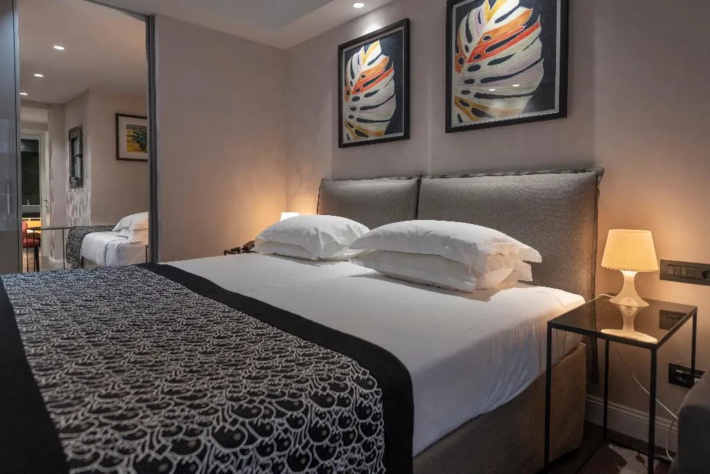 Room, Astor Hotel Athens, Athens