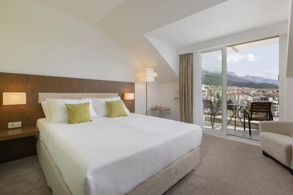 DOUBLE SINGLE USE PARK VIEW WITH BALCONY Room, Park, Split